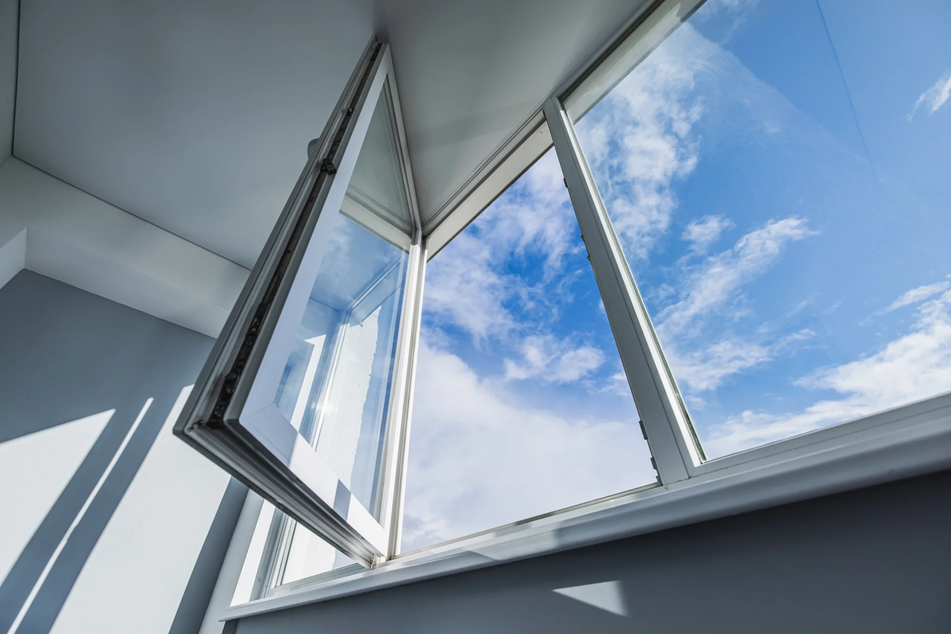 VLX 80 Casement Window in Miami, FL | Westlight Windows Miami - detail 1